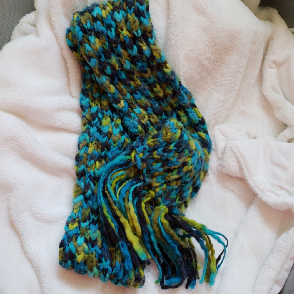 deLia's blue and green knitted scarf